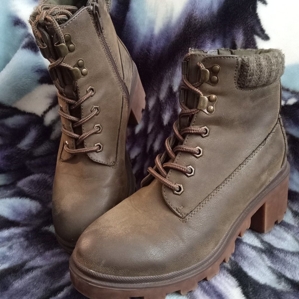 Olive Green Chunky-Heeled Cozy Boots
